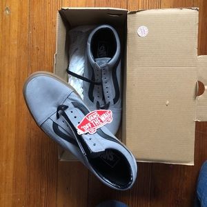 NIB NWT Vans Old Skool gumsole grey and black